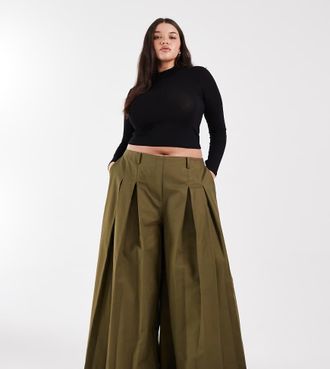 Asos Curve ASOS DESIGN Curve - Pantaloni sartoriali a pieghe color kaki con fondo ampio-Verde