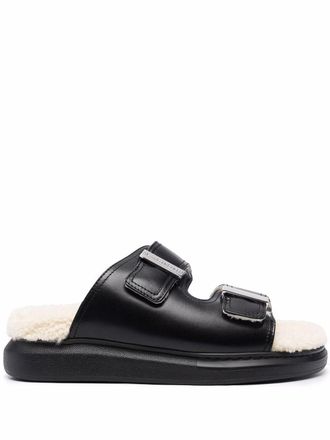 Alexander McQueen Sandalen met lammy voering - Zwart