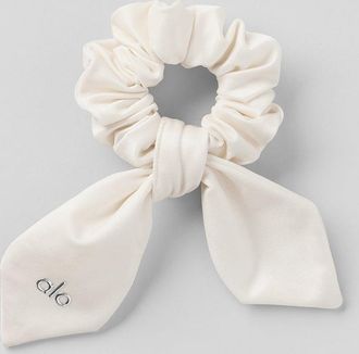 Alo | Airlift Rhythm Scrunchie in Ivory White