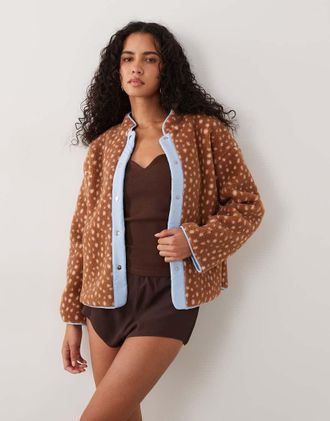 Never Fully Dressed giacca reversibile senza colletto in pile borg con stampa cervo marrone-Multicolore