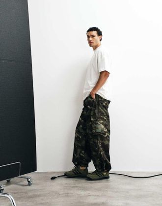 adidas Originals pantaloni loose fit mimetici-Verde