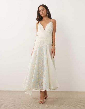 Asos Vestito lungo con spalline sottili in pizzo patchwork ricamato a fiori color crema-Bianco