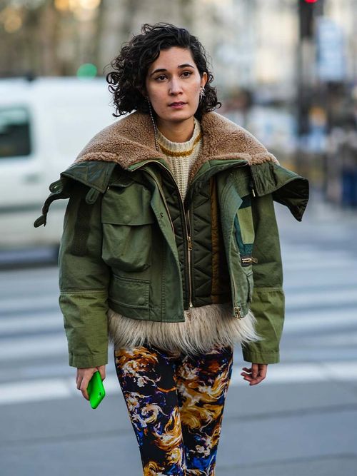 Streetstyle mit einer grünen Parkajacke.
