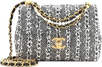 Chanel Pearl Chain CC Flap Bag Quilted Tweed Mini crossbody bag - Zwart