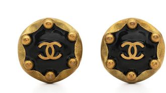 Chanel 1994 CC button clip-on earrings - women - Gold Plated Brass - One Size - Black