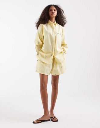 Lacoste Pantaloncini gialli con mini tennista in coordinato-Giallo