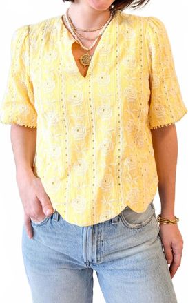 Adelyn Rae Eleanor Scallop Top In Yellow