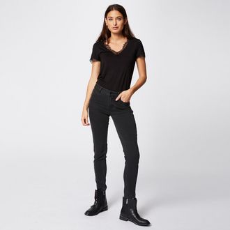 Morgan T-shirt met V-hals en korte mouwen, afwerking in kant