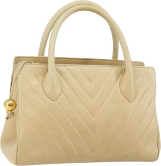 Chanel V Stitch Leather Beige Leather Handbag (Pre-Owned)