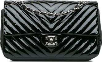 Chanel Pre-owned Womens Chevron Quilted Patent Leather Shoulder Bag - Black - One Size