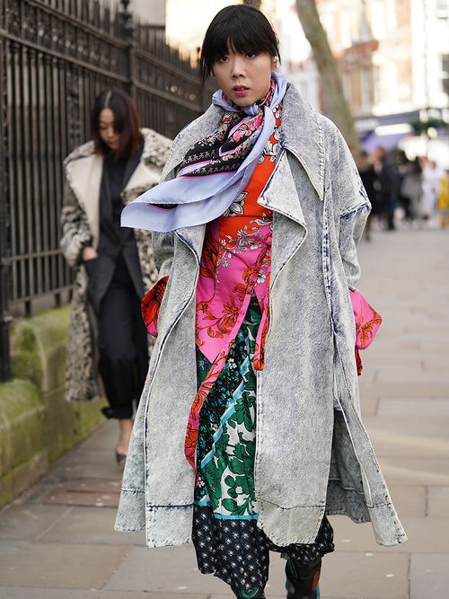 Susie Bubble in einem chaotic Chic Outfit.