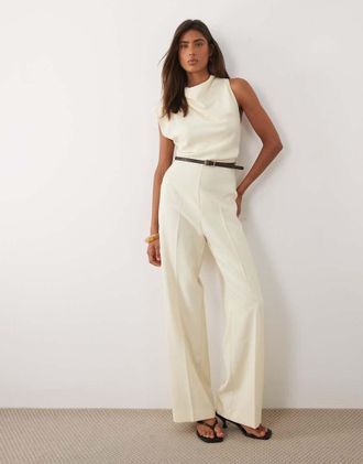 Mango Tuta jumpsuit sartoriale asimmetrica senza maniche color panna-Neutro