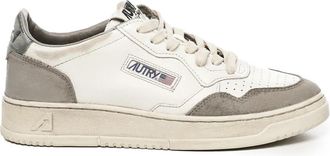 Autry Sneakers van su&egrave;de met microgaten - Heren - Sneakers - Beige - 40 EU - Su&egrave;de - Schoenen