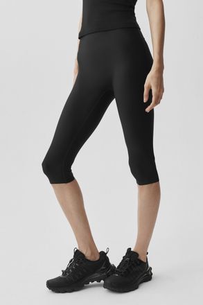 Alo | Airlift High-Waist Sleek Capri Pants in Black, Size: Medium
