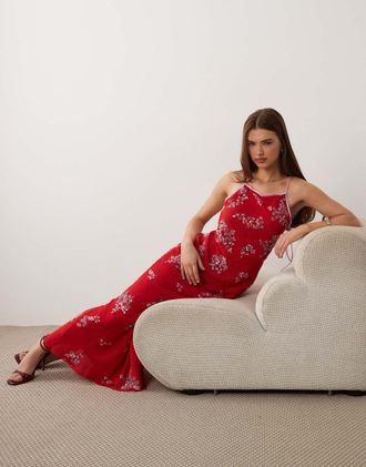 Asos Vestito lungo in chiffon semitrasparente rosso con decorazione a fiorellini e apertura sul retro