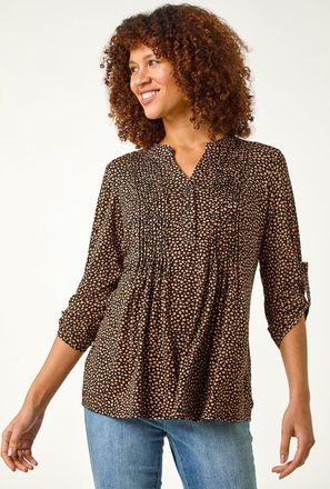 Roman Spot Print V-Neck Stretch Shirt