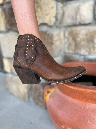 Ariat Womens The Greeley Booties In Brown