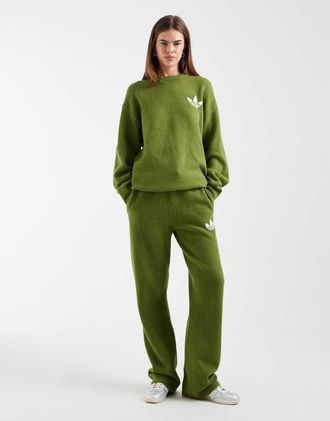 adidas Originals Pantaloni sportivi a fondo ampio in maglia verde oliva