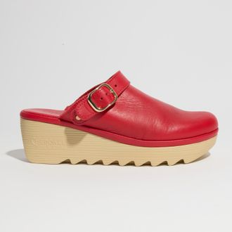 Cherokee Womens Jenny With A Buckle Clog In Red