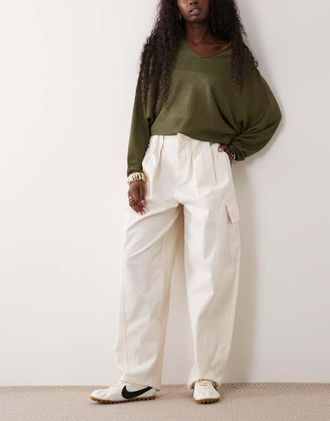Asos pantaloni con dettaglio in vita plissettata color ecru-Bianco
