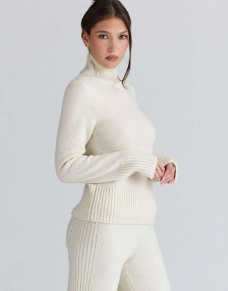 House of CB Skye - Maglione con collo alto in lana merino color avorio-Bianco