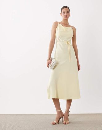 Vero Moda Vestito midi con spalline sottili in raso giallo pastello