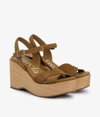 Pedro Garcia Wood wegde in brown suede | Dalys | Fall winter 25 | PEDRO GARCIA