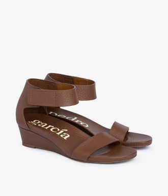 Pedro Garcia Brown cervo wedge sandal | Wassila | Fall-winter 26 |