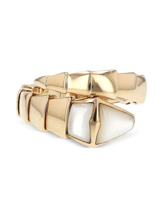Bulgari Anello Serpenti Viper in oro rosa con madreperla