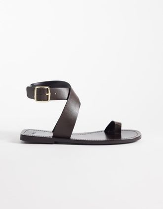 Mango Sandali bassi in 100% pelle color cioccolato con dettaglio infra-alluce-Marrone