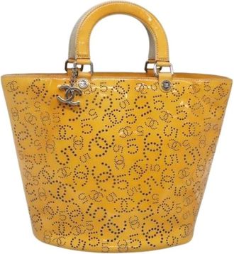 Chanel Pre-owned Bucket Bags, female, Yellow, Size: ONE SIZE Pre-owned Vintage Patent Leather Tote