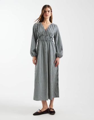 Vero Moda Vestito lungo a maniche lunghe blu navy e bianco a quadretti allacciato sul davanti