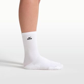 Nike Womens SKIMS Dri-FIT Pilates Grip Crew Socks (1 Pair) in White | S1016195-160