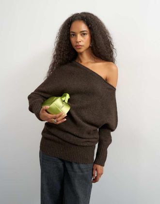 Topshop maglione lungo lavorato a maglia con collo asimmetrico, effetto peloso e drappeggiato con lana, color tabacco-Giallo
