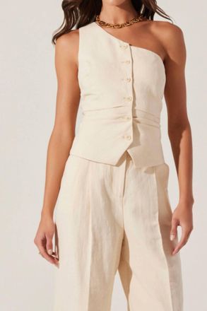 Astr Bryony Vest In Cream