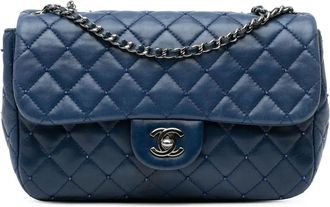 Chanel Borsa a spalla piccola in pelle di agnello trapuntata con battente e perline 2012-2013 - Blu