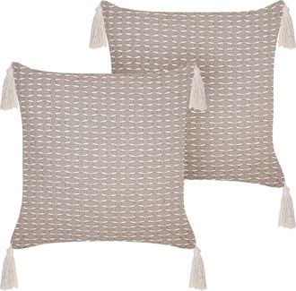 Beliani Conjunto De 2 Cojines Gris Pardo 42 X 42 Cm Poli&eacute;ster Borlas Relleno Hakone