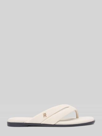 Tommy Hilfiger Zehentrenner mit Logo Applikation aus echtem Leder in Beige, Gr&ouml;&szlig;e 36