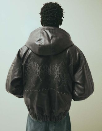 Bershka giacca in similpelle con borchie marrone-Grigio