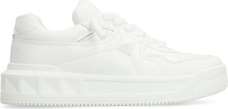 Valentino Studded Low-top Sneakers - Heren - Sneakers - Wit - 45 EU - Leer - Schoenen