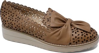 Django & Juliette Womens Omilla Slip-On In Dark Tan-Vanilla Sole Leather