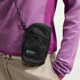 Nike ACG Ultralight Phone Sling in Black | N1016104-010