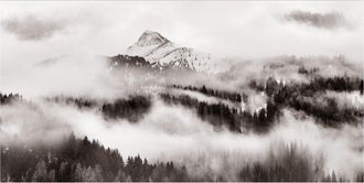 Schubiger M&ouml;bel Digitaldruck auf Glas Gipfel im Wolkennebel