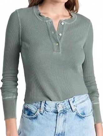Amo Thermal Henley Long Sleeve Tee In Tea Leaf