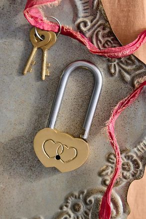 Terrain Double Hearts Engraved Lock