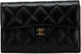 Chanel Portafoglio tri-fold CC in pelle Caviar trapuntata con battente 2021-2025 - Nero