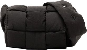 Bottega Veneta Borsa a tracolla Intrecciato Tech Cassette in nylon Candy con design imbottito 2012-2025 - Nero