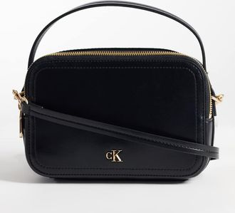 Calvin Klein camera bag con tracolla e dettagli dorati in nero