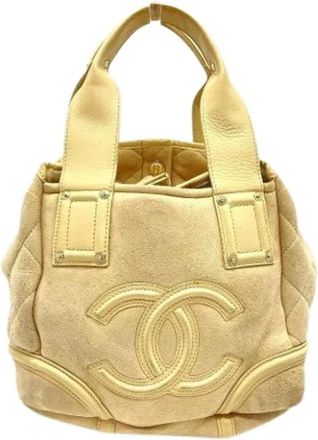Chanel Pre-owned Bucket Bags, female, Beige, Size: ONE SIZE Pre-owned Mouton Bucket Bag