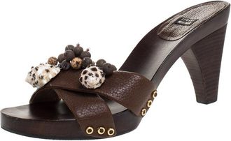 Stuart Weitzman Brown Leather Conch Shell And Bead Embellished Wooden Platform Sandals